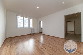 Pronájem bytu 2+1 po rekonstrukci s lodžií, 52 m², Praha 12 - 9