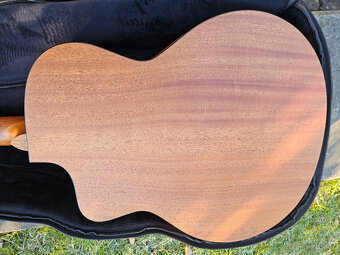 Elektroakustická baskytara FURCH s gigbagem Furch - 9