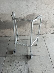 Invalidní vozík, chodítko - 9