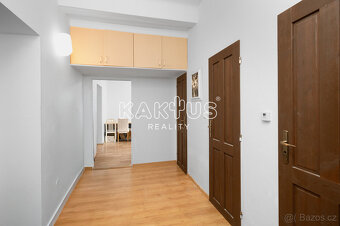 Pronájem prostorného bytu 2+1 (70 m2) na ulici Cingrova, Mor - 9