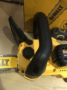 Aku řetězová pila DeWALT DCM565N 
 - 9