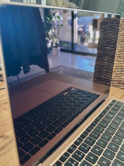 MacBook Air 13” (2020) – Rose Gold – TOP STAV - 9