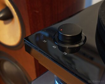 Gramofon Reloop v klavírním laku - 9