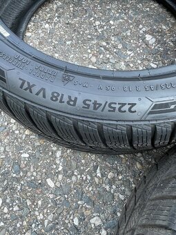 Zimní pneu 225/45r18 - 9