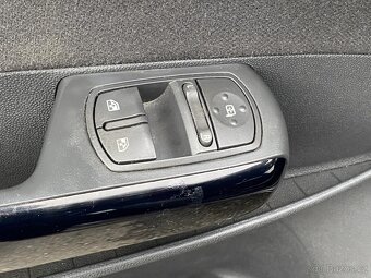 Opel Corsa 1.4 16V , 64 kW benzín, 2015 - 9