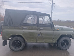 UAZ 469 - 9