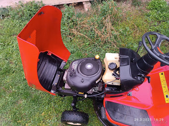 traktůrek Hurricane 10577RB. Objem 344 cm3, Šířka sečení 87 - 9