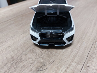model auta BMW X5M F95 biela farba - 9