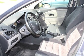 Renault Megane III 1,6 hatchback 2009 - 9