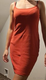 Letní šaty BonPrix se špagetovými ramínky - 9