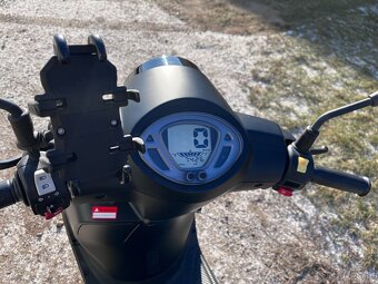 Sym Fiddle 125 skútr v retro stylu - 9