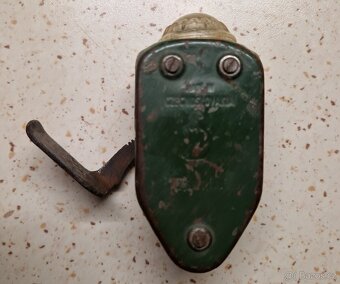 Svítilna - cvrček,nožíky Mikov Afrika a jiné,ple.pistolka - 9