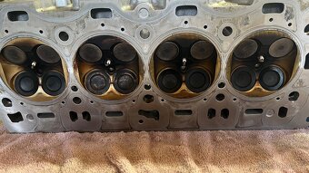 Hlavy motoru BMW N63B44 Twin Turbo - 9