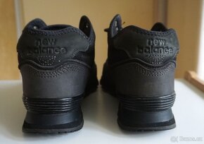 Unisex šedé pevné tenisky NEW BALANCE v.42,5 - 9