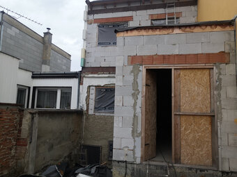 PRODEJ STAVBY RD S (4 BYTY) SE ZHRADOU. - 9