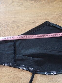 Černý šátkový crop top - 9