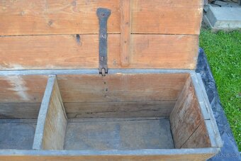 " PRODÁNO "Historická dřevěná truhlice s kováním č.1. - 9