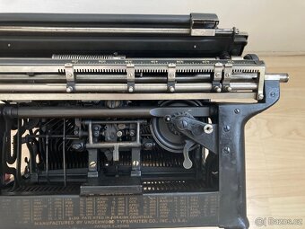 Psací stroj UNDERWOOD v perfektním stavu - 9