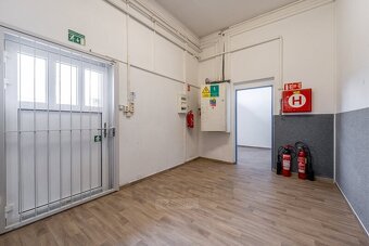 Pronájem obchodních prostor, 800 m2, v obchodní lokalitě Str - 9
