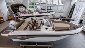 Trident 530 Sundeck - 9