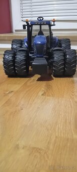 Traktor New Holland - 9