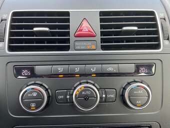 VW Touran 1.6 TDi Navigace,Climatronic - 9