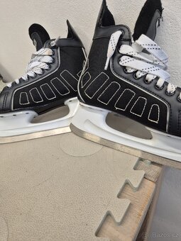 Hokejove brusle Mega 2.0 ....38 - 9