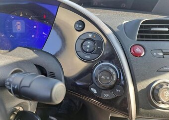 Honda Civic 2,2 i-CTDi Type S nafta manuál 103 kw - 9