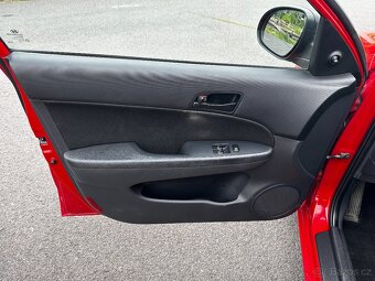 Hyundai i30, 1.4i, r.v. 2010 - 9