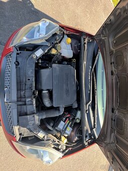 Ford Fiesta 1.4 70 koní , Nová STK r.v 2006 - 9