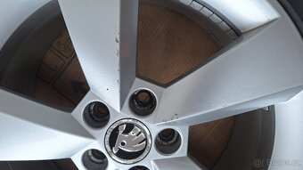 Alu kola Škoda 17" 5x100 pneu 215/40 R17 Fabia Scala Rapid - 9