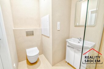 Pronájem zrekonstruovaného bytu 1+kk s komorou, 35 m2, ul. J - 9