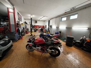 Dům s možností víceúčelového využití, celková plocha 1782 m2 - 9