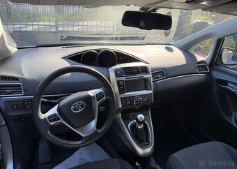 Toyota Verso 1,8 VVTi Top stav, výhř sedad benzín - 9