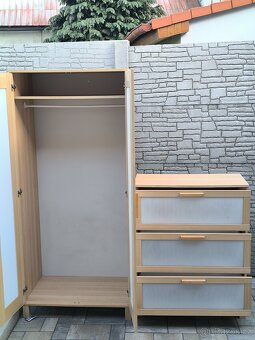 Prodám šatní skříň a komodu IKEA - 9