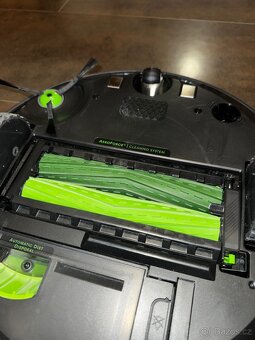 ZÁNOVNÍ robotický vysavač iRobot Roomba j7+ - 9