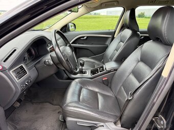 VOLVO V70 2.4 D5 136KW //2008 MOMENTUM MANUAL KŮŽE SERVISKA - 9