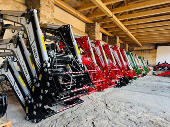 MONTUJEME CELNI NAKLADACE INTER-TECH NA TRAKTORY - 9