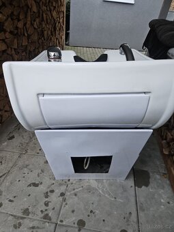 Kadeřnický mycí box - 9