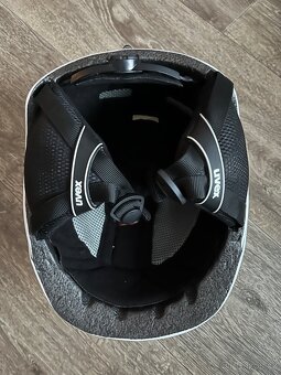 Lyžařská helma Uvex s brýlemi - 9