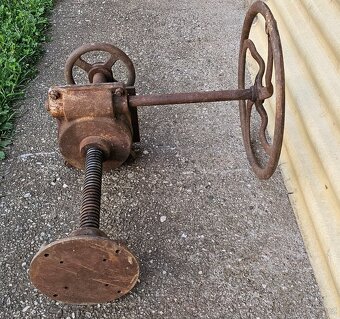 Šneková převodovka - lis - 9