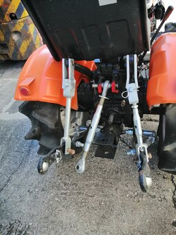 Prodám KUBOTA B 6000 - nový motor. Včetně rotavatoru. . - 9