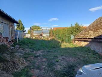 Pozemek 300m² s domkem a obytným kontejnerem – Soběchleby - 9