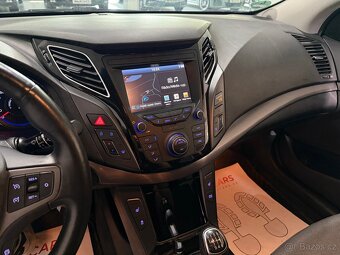 Hyundai i40 2,0 GDI KAMERA VÝHŘEV TOP - 9
