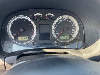VW Golf IV 1,4i 55kW 5 dveř - 9