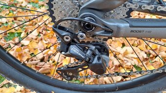 Celoodpružené Carbon horské elektrokolo Trek, Bosch CX - 9