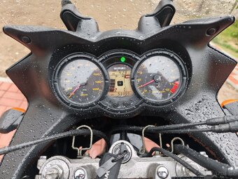 Suzuki DL650 Vstrom 49kW r. 2006 - 9