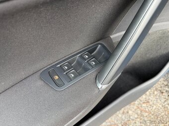 Volkswagen Golf 1,4 TSi Serviska, ParkPilot, ALU - 9