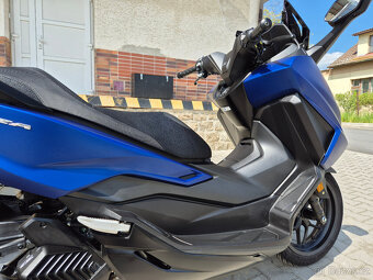 Prodám Honda Forza 125 , r. v. 2023, ABS, TC, ČR, v záruce - 9