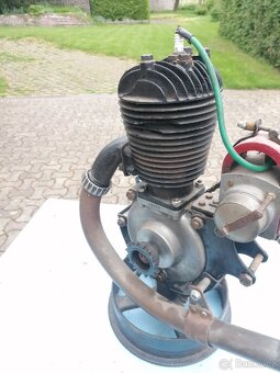 Švýcarský motor Zurcher 250 - 9